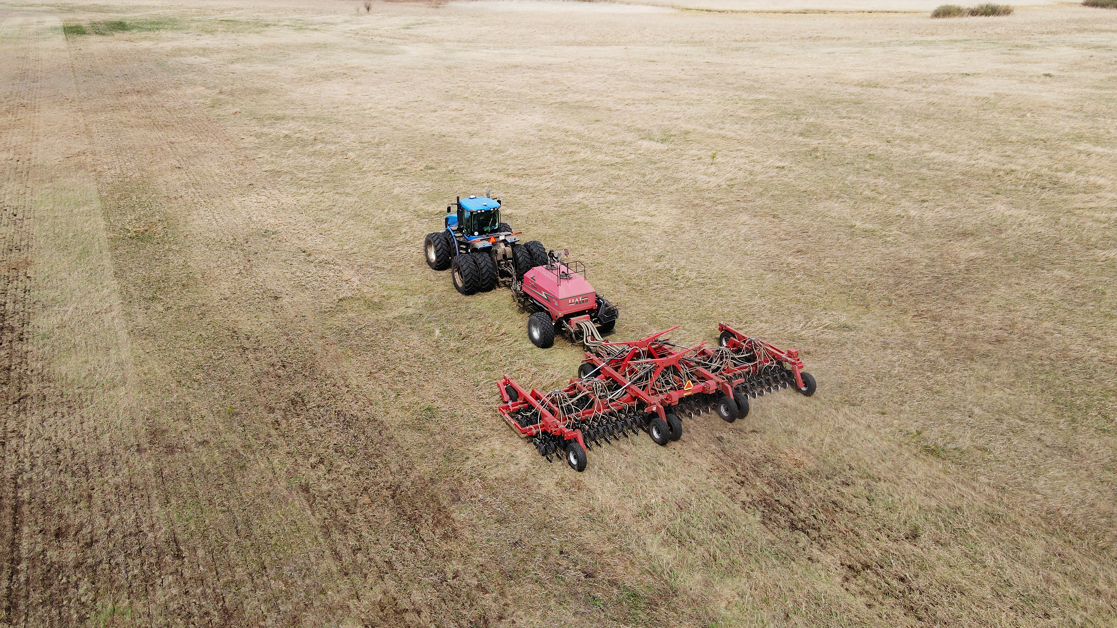Посевной комплекс FeatAgro серии N-12 000 победитель в номинации "Лучшая посевная и посадочная машина" открытого общероссийского конкурса "Лучшая сельскохозяйственная машина 2025 года"
